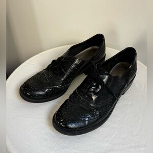 G.H. Bass & Co. Black Leather Wingtip Lace-Up Clogs